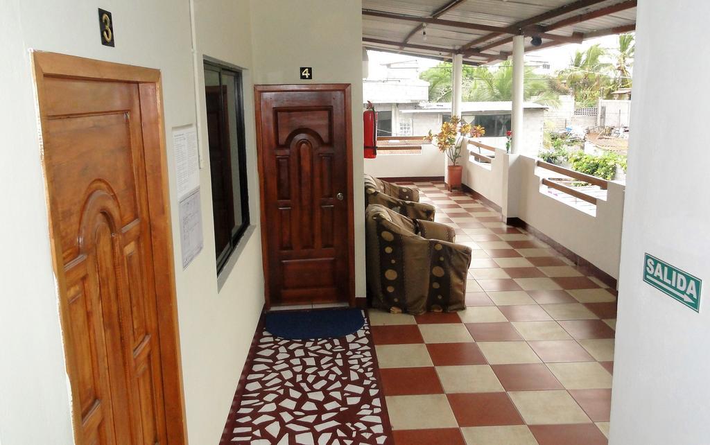Hostal Arena Negra Puerto Ayora  Exterior foto